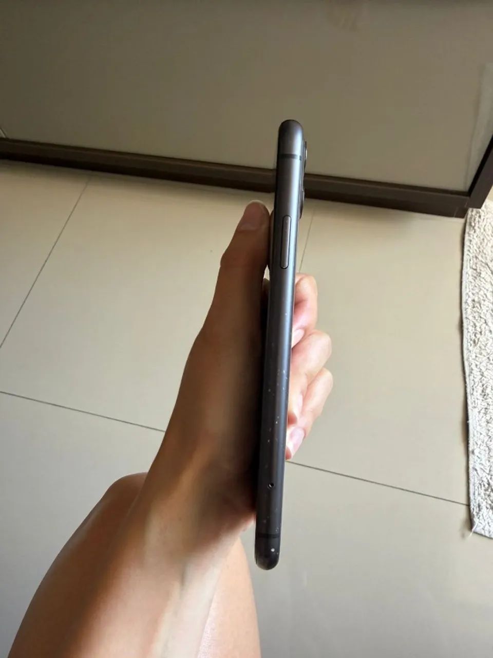 Vendo IPhone 11, preto, 128gb, bateria 67% original, bem conservado. Vai com carregador - Foto 3