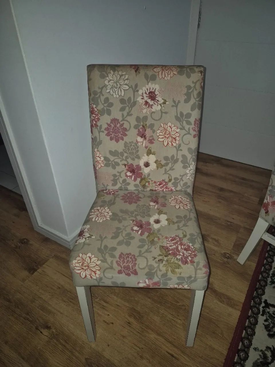 4 Cadeiras de madeira estofadas  - Foto 2
