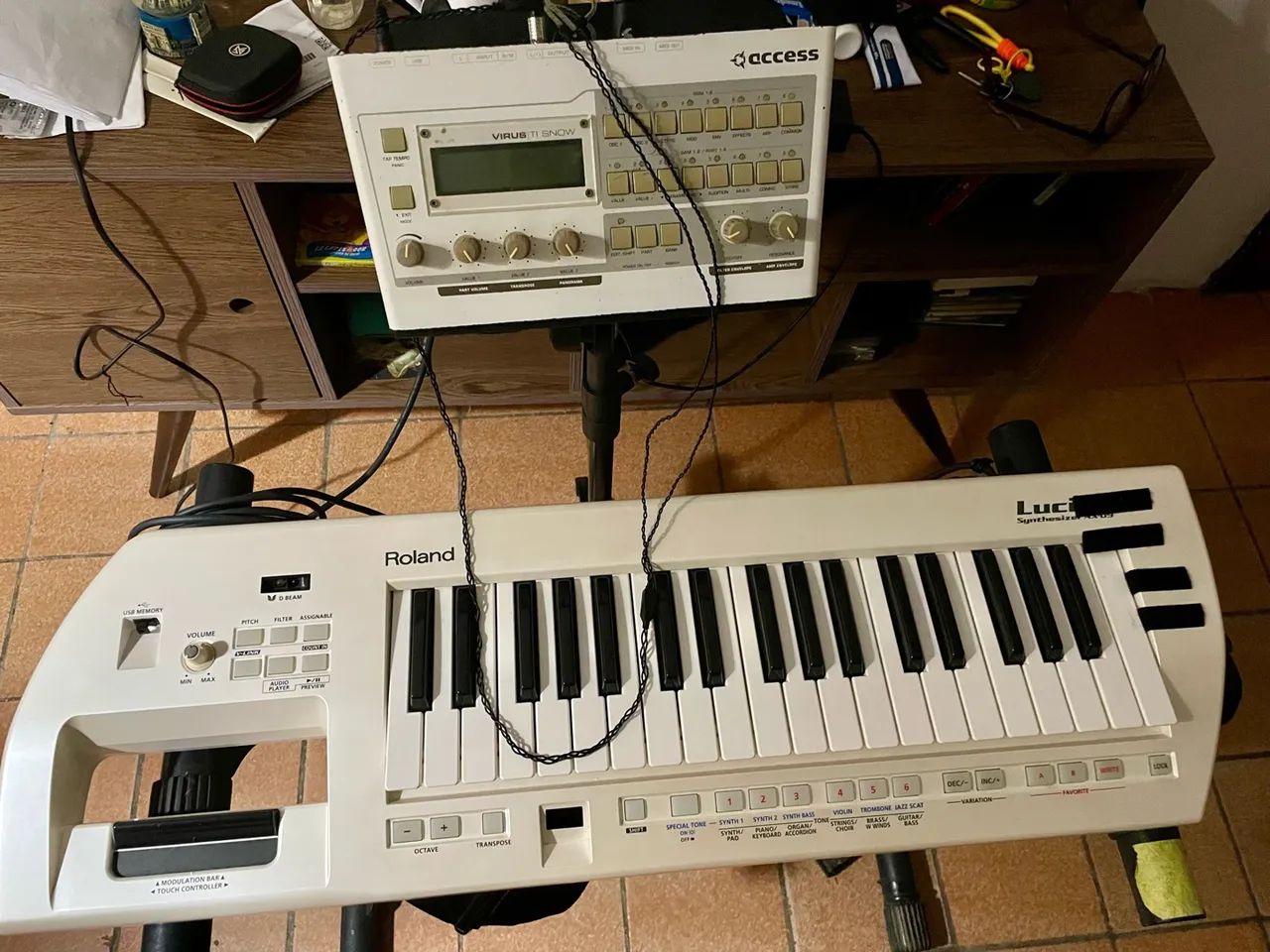 Roland Lucina Ax 09 (Keytar) - Instrumentos musicais - Santo Amaro