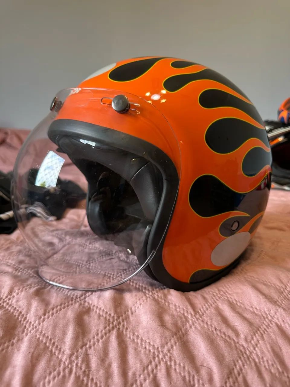 Capacete lucca flames seminovo