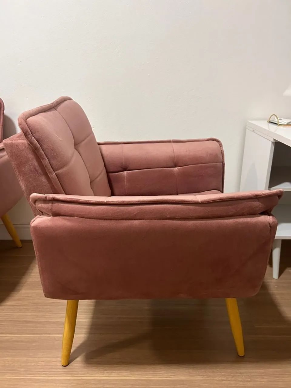 Poltrona Rose Goiaba Moderna - Impecável  - Foto 3