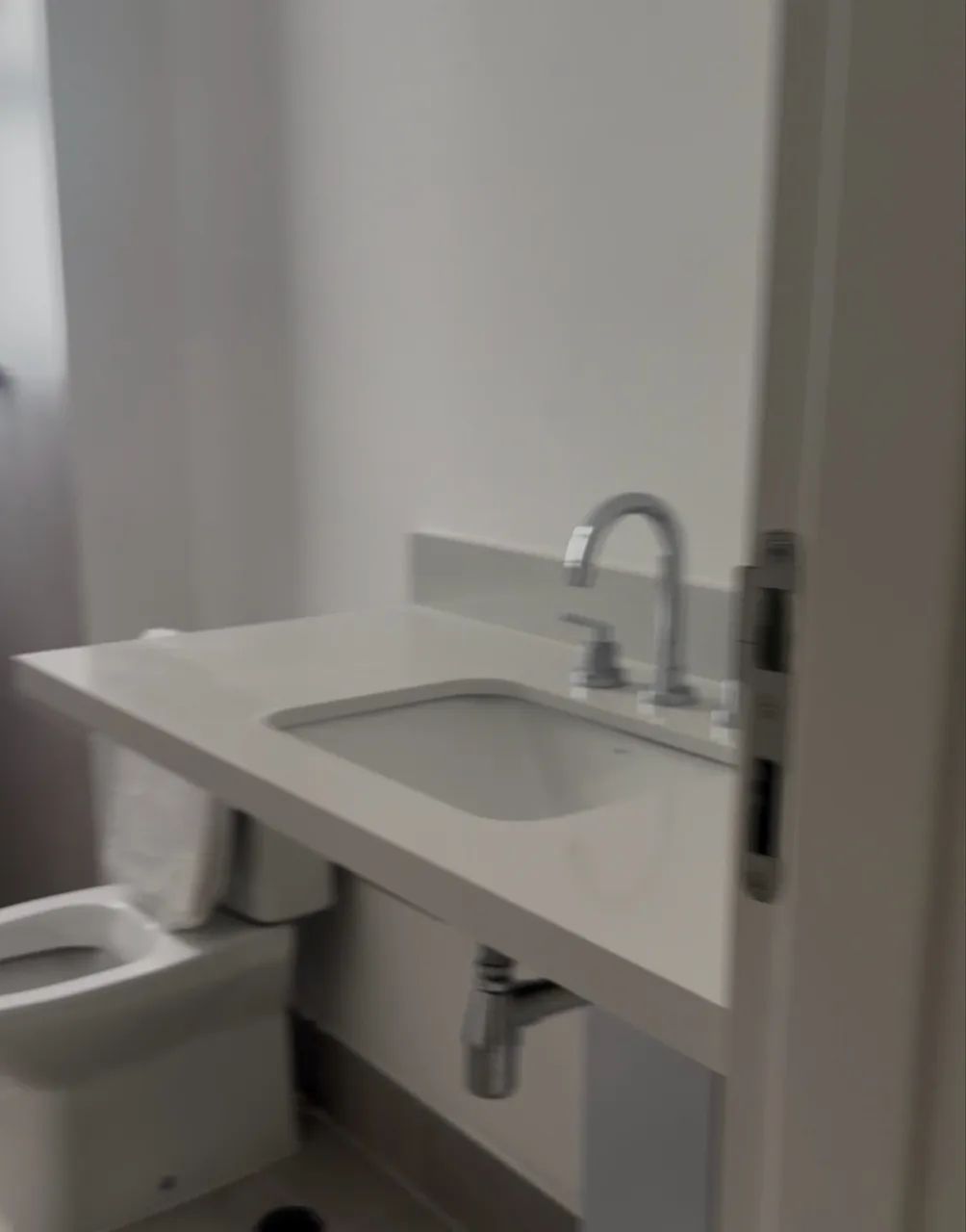 Bancada de banheiro em silestone com cuba e torneira  - Foto 2