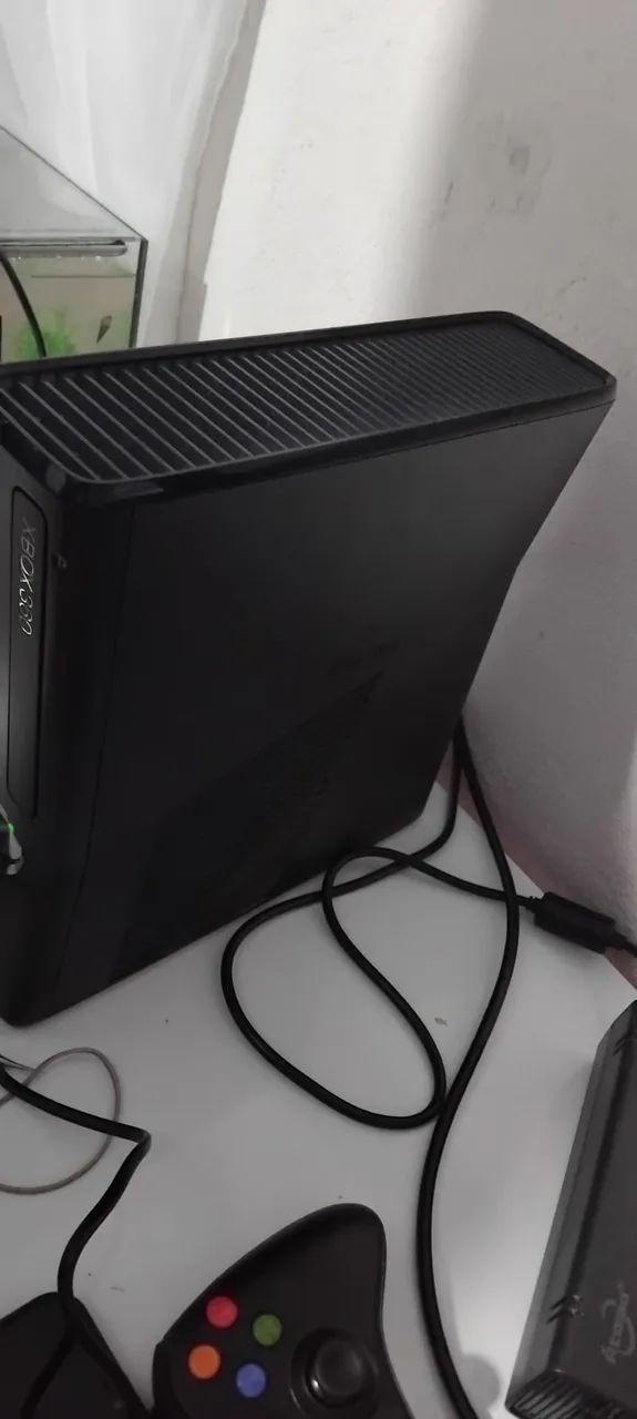 XBOX SLIM 360 DESBLOQUEADO COM DOIS CONTROLES E KINECT - Foto 2
