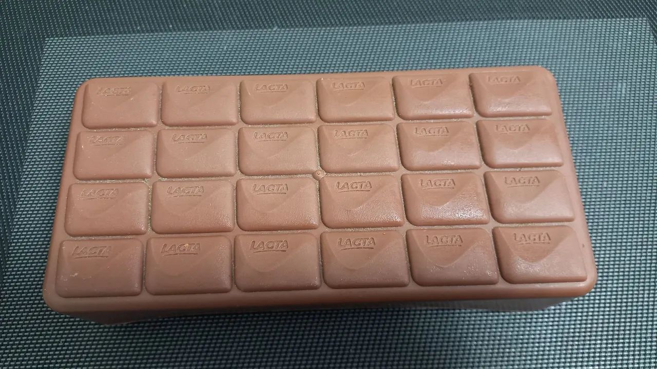 Estojo plástico Lacta 