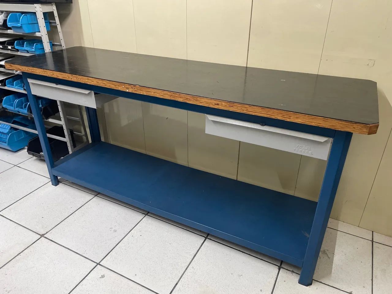 Bancada de aço reforçada com tampo em compensado naval de 40mm com 2 gavetas - 200x60x90cm - Foto 3