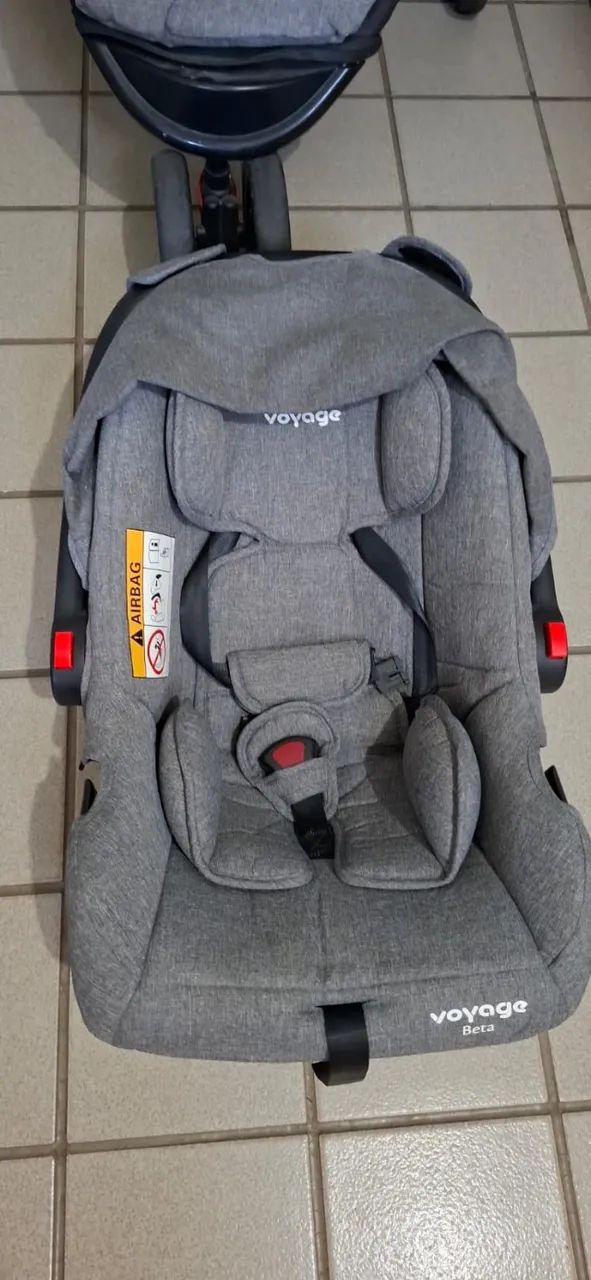 Carrinho de bebê com bebê conforto  - Foto 2