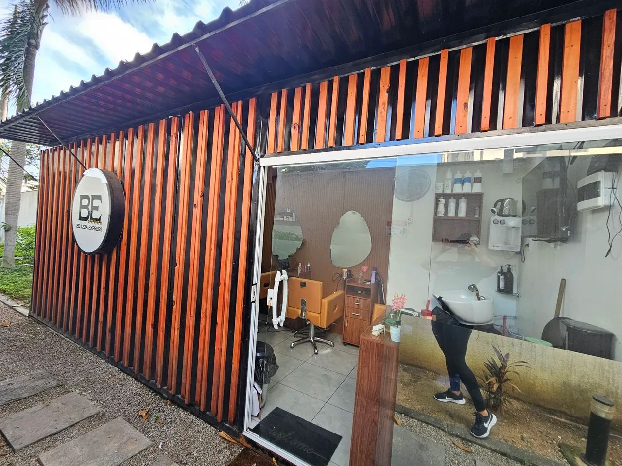 Container 6m com rebaixamento gesso e porta vidro - Foto 2