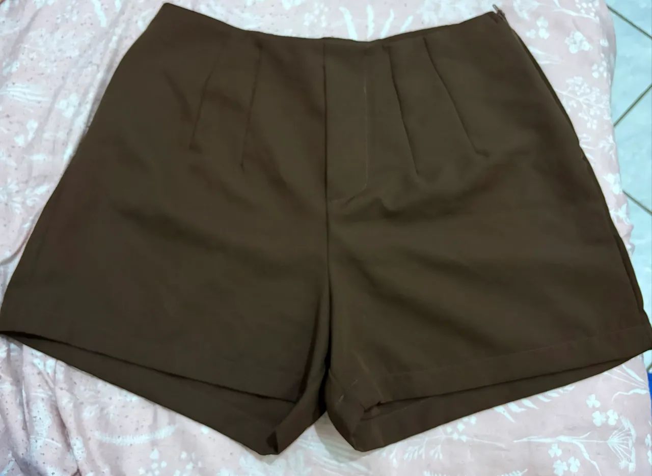 Short de alfaiataria marrom
