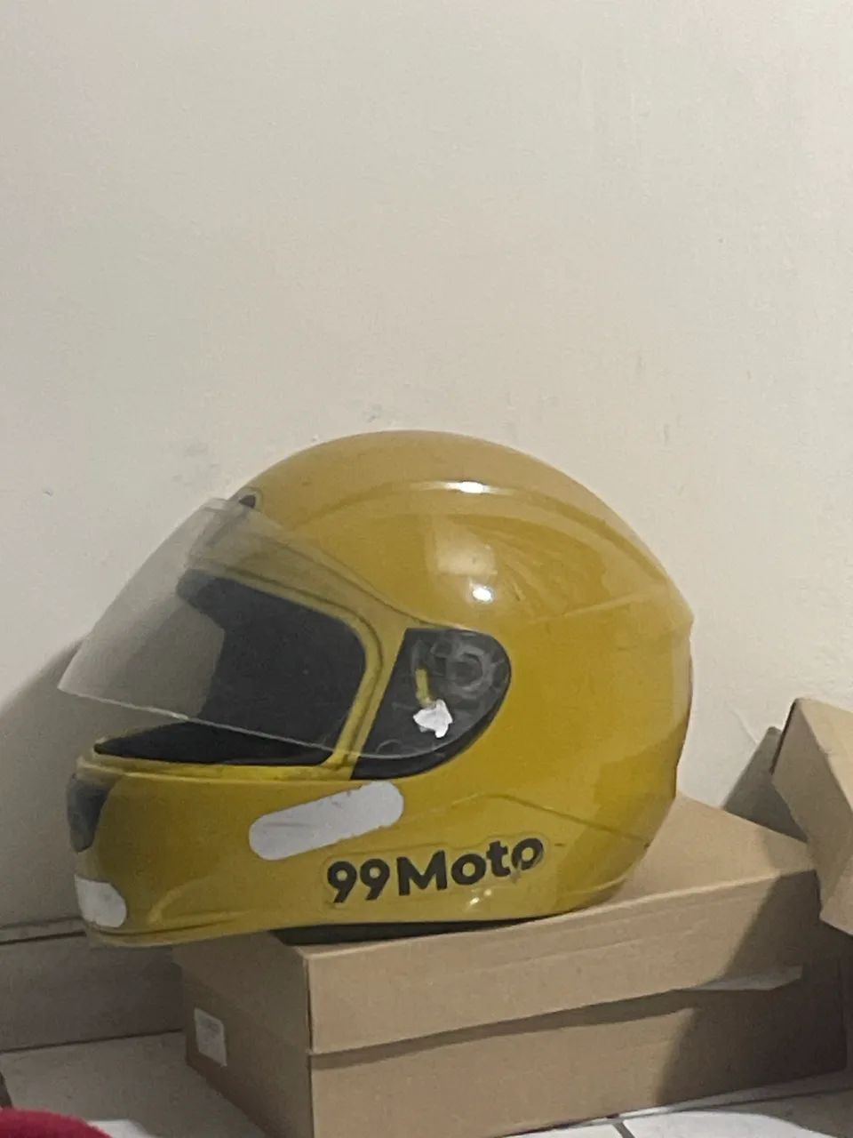 Capacete amarelo 