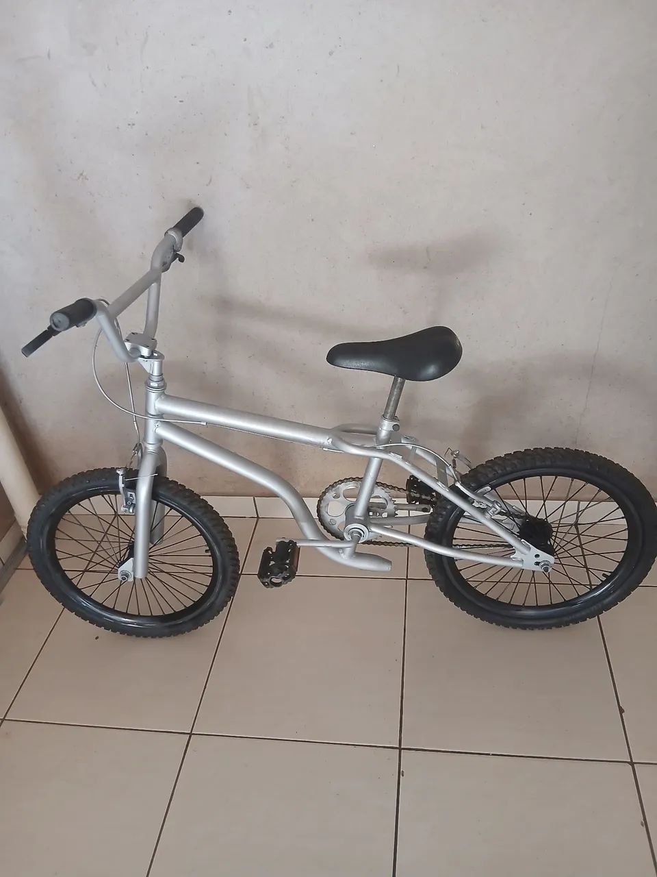 Vendo uma bicicleta BMX aro 20  - Foto 3