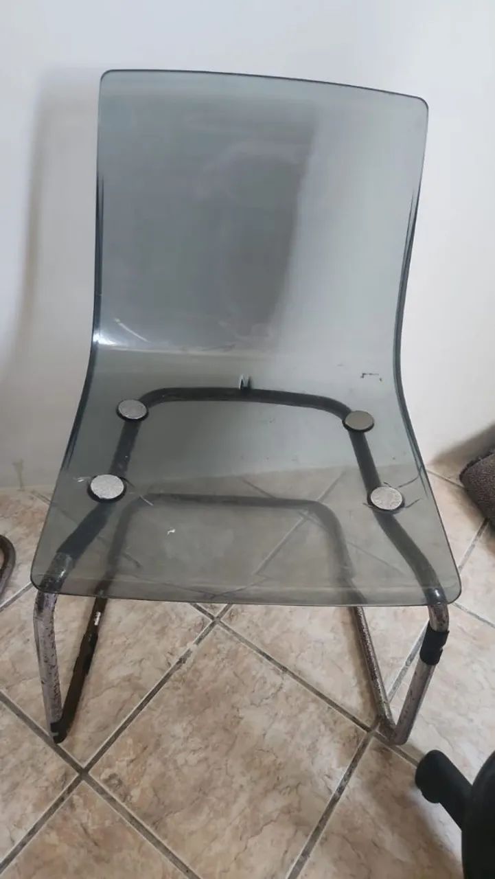 Par de Cadeiras em Acrílico - Estilo Moderno - Foto 3