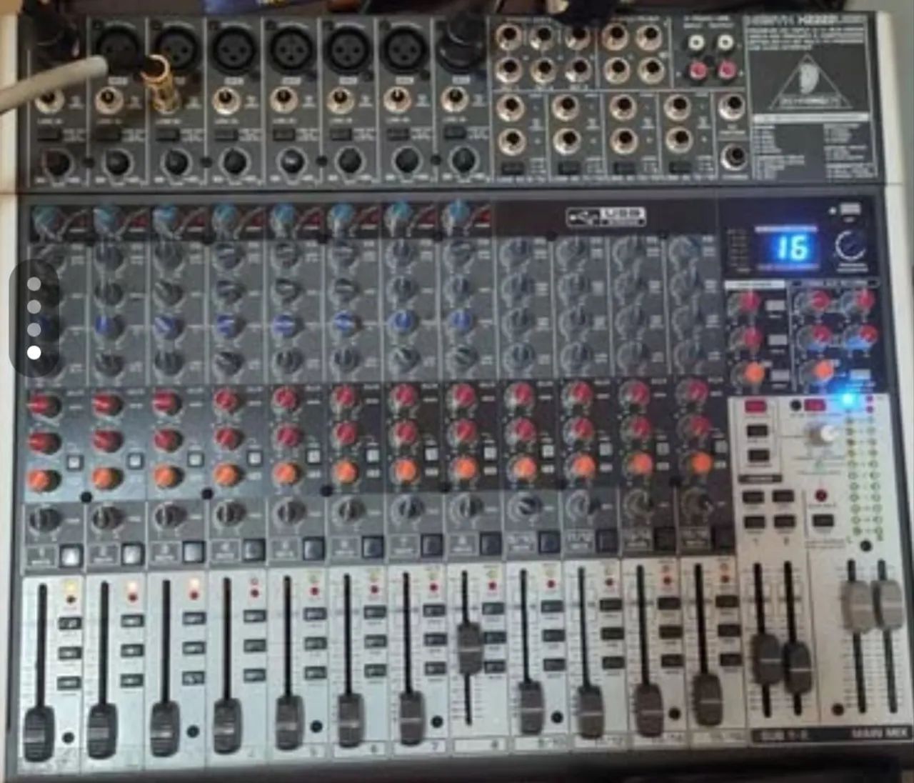 Mesa de Som Behringer 