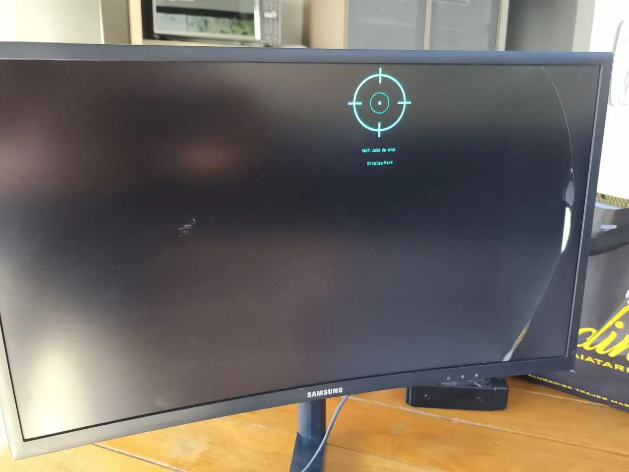Monitor Gamer Samsung Curvo 24" C24FG73FK 144Hz - Funcionando com mancha no painel - Foto 2