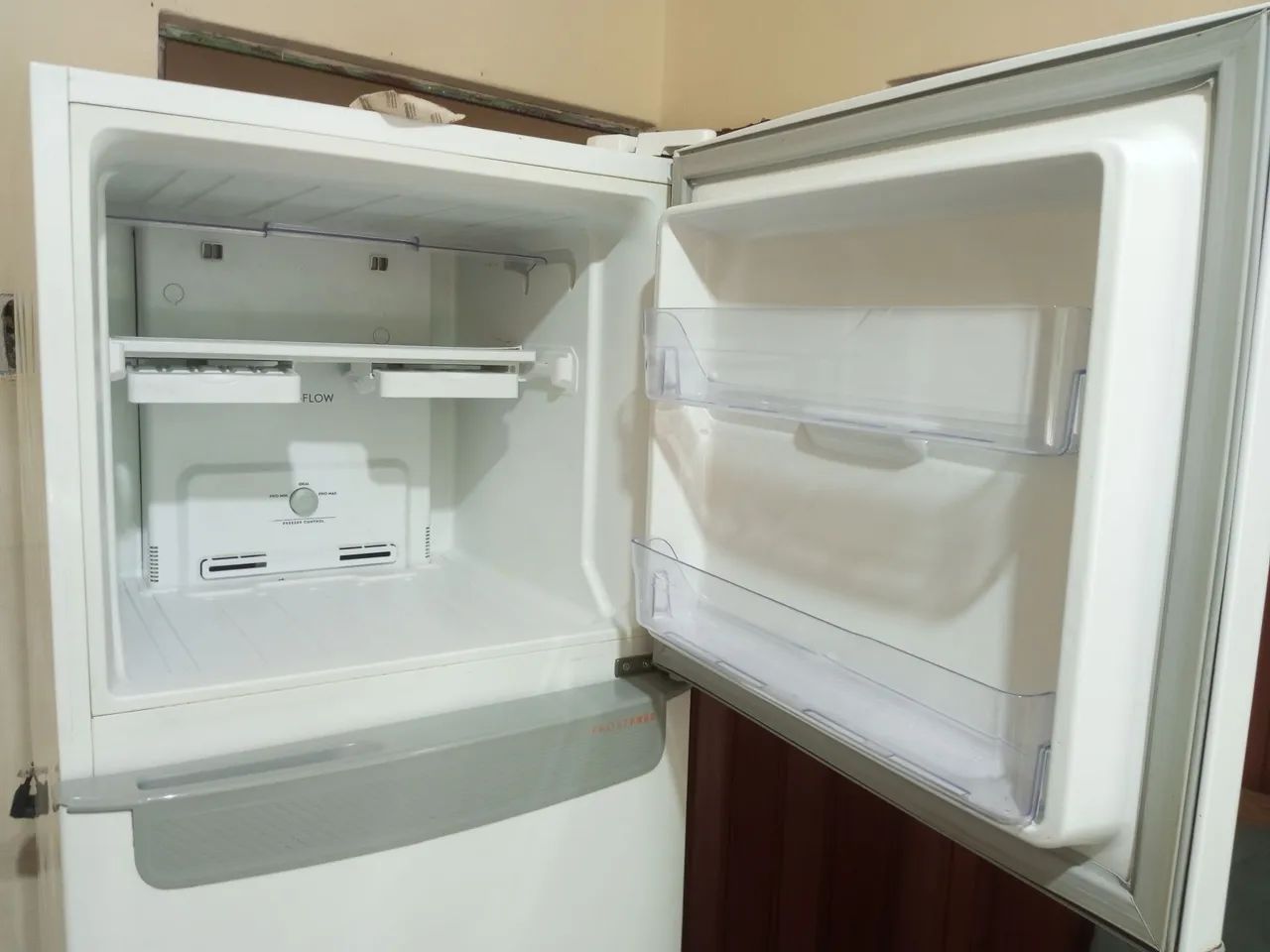 Vendo geladeira semi-nova. - Foto 5