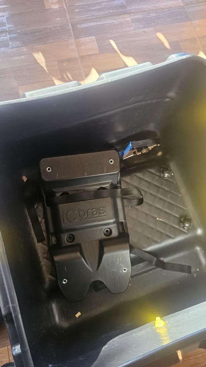 Baú 160 litros com suporte universal de catraca icebras