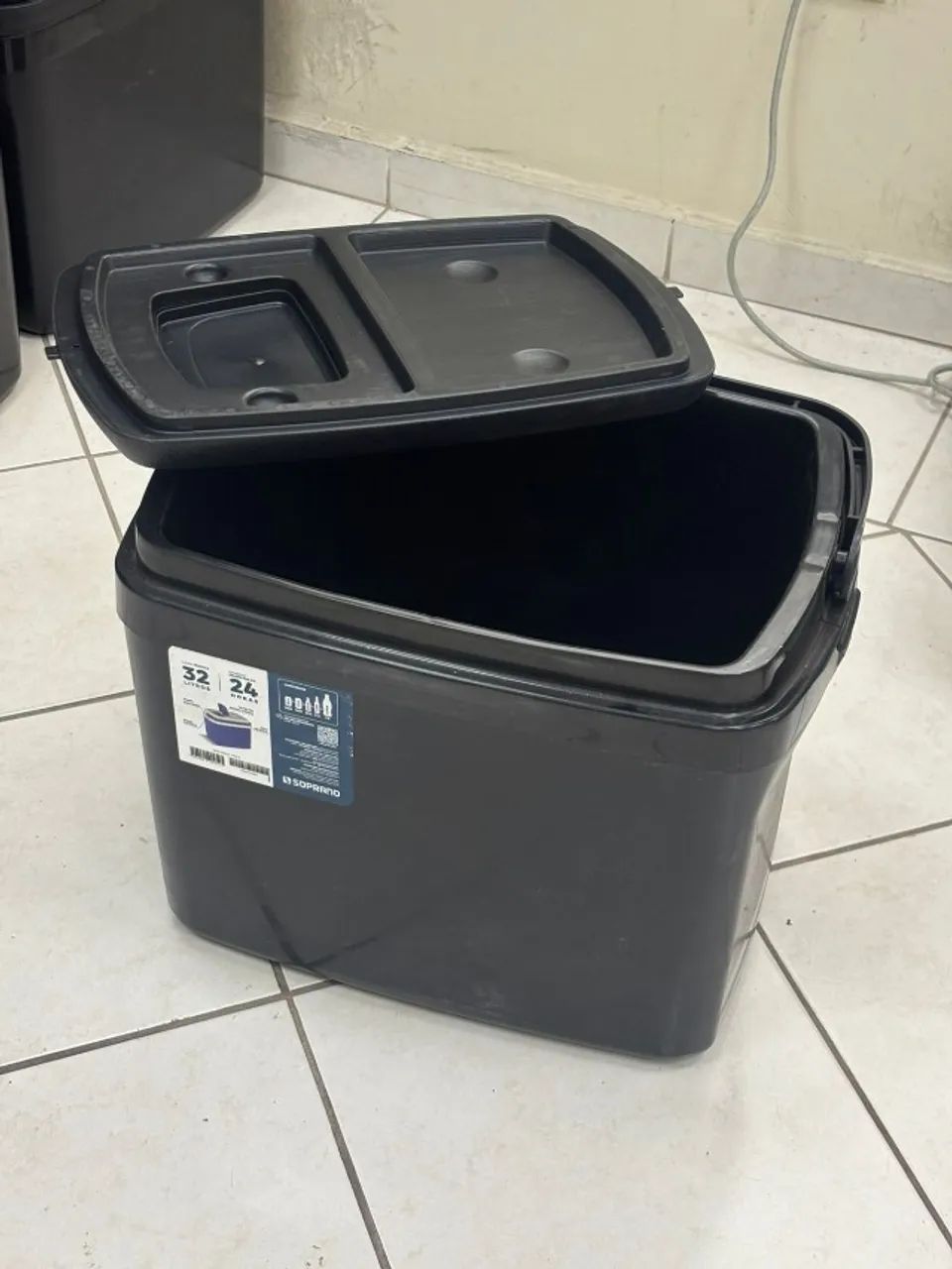 Caixa Térmica Soprano Plástico Preto 32 Litros - Foto 4