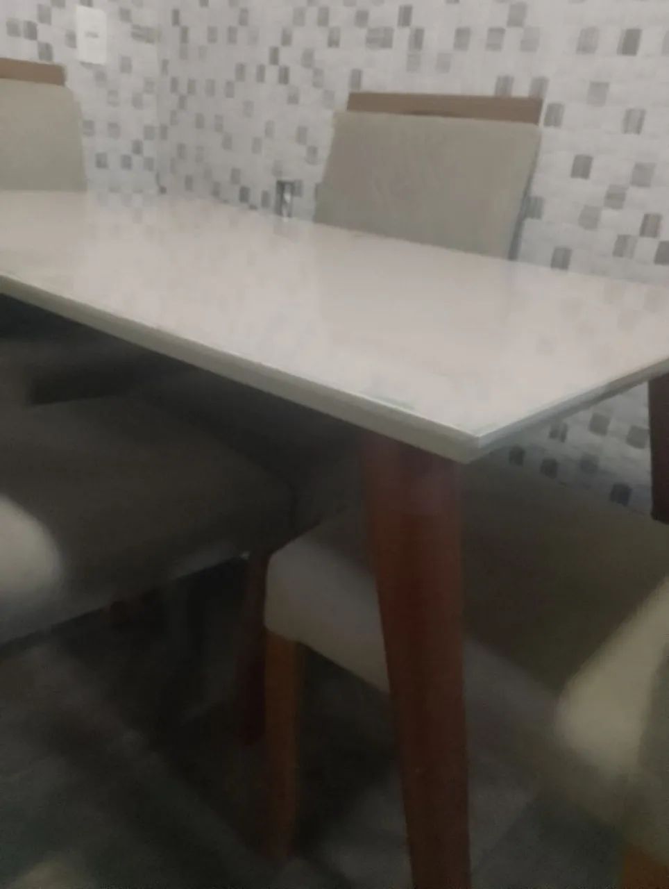 Vendo mesa sem as cadeiras 