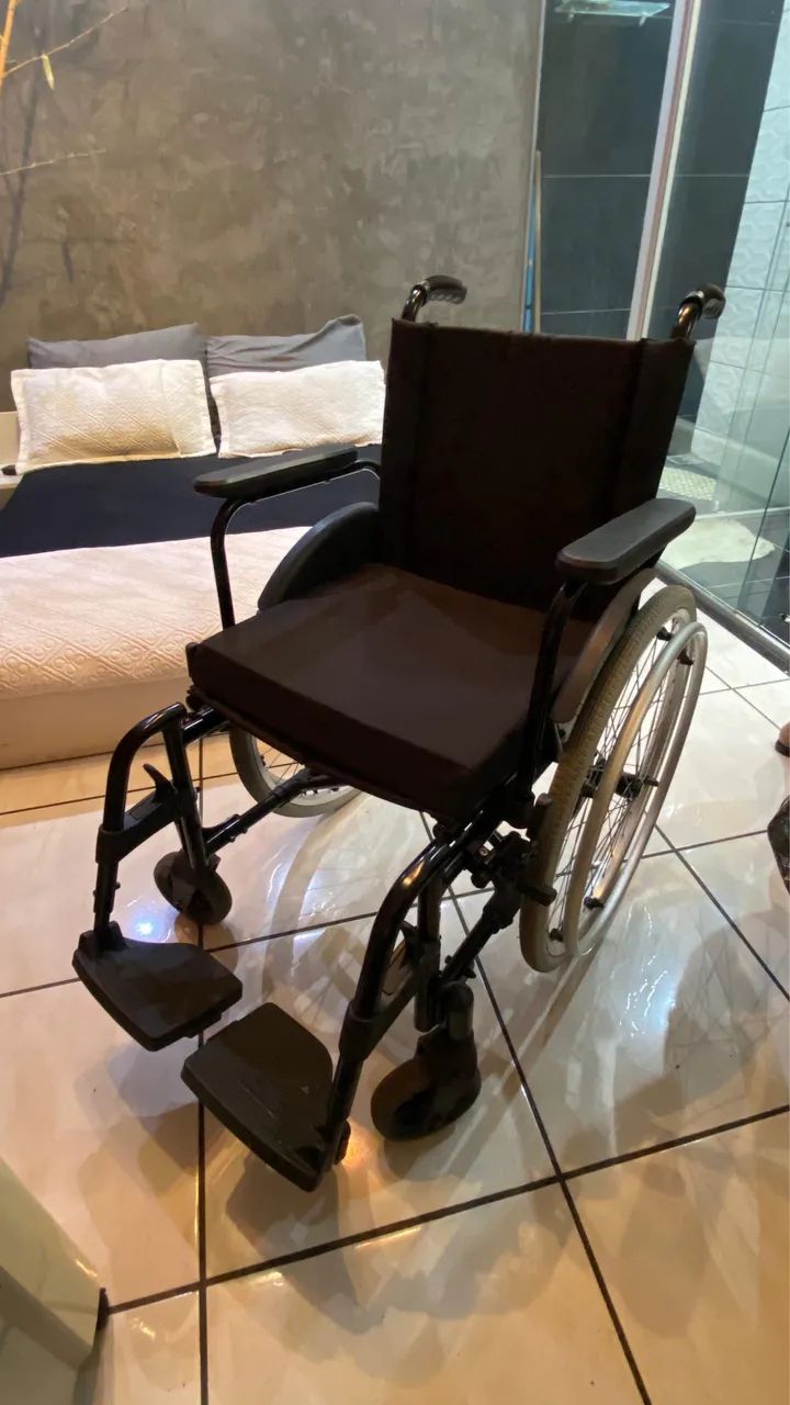 Cadeira de rodas - Foto 4
