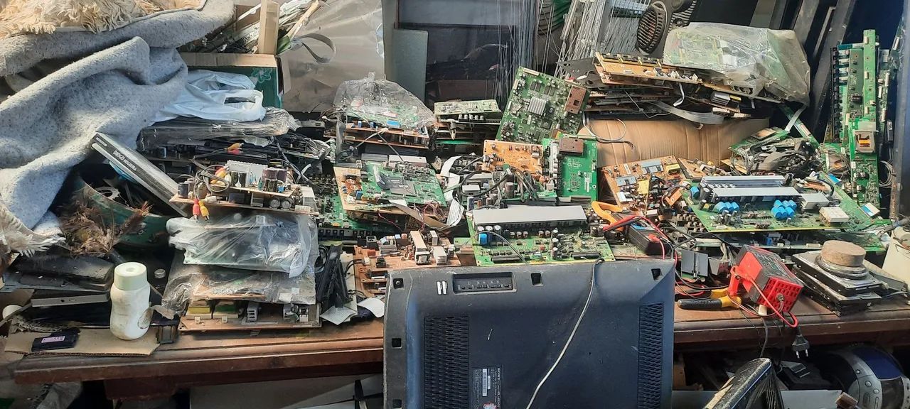 Tvs com defeito e peças diversas. - Foto 3