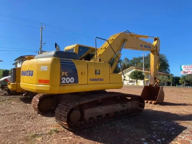 Escavadeira PC200 2012