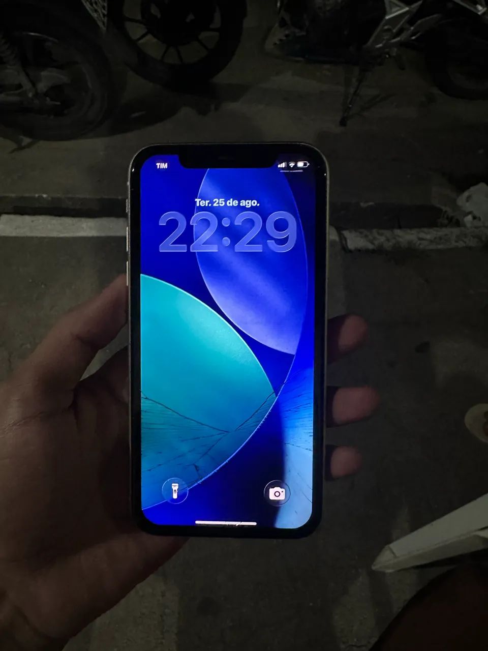 iPhone 11 (64GB) - Cor Branco
