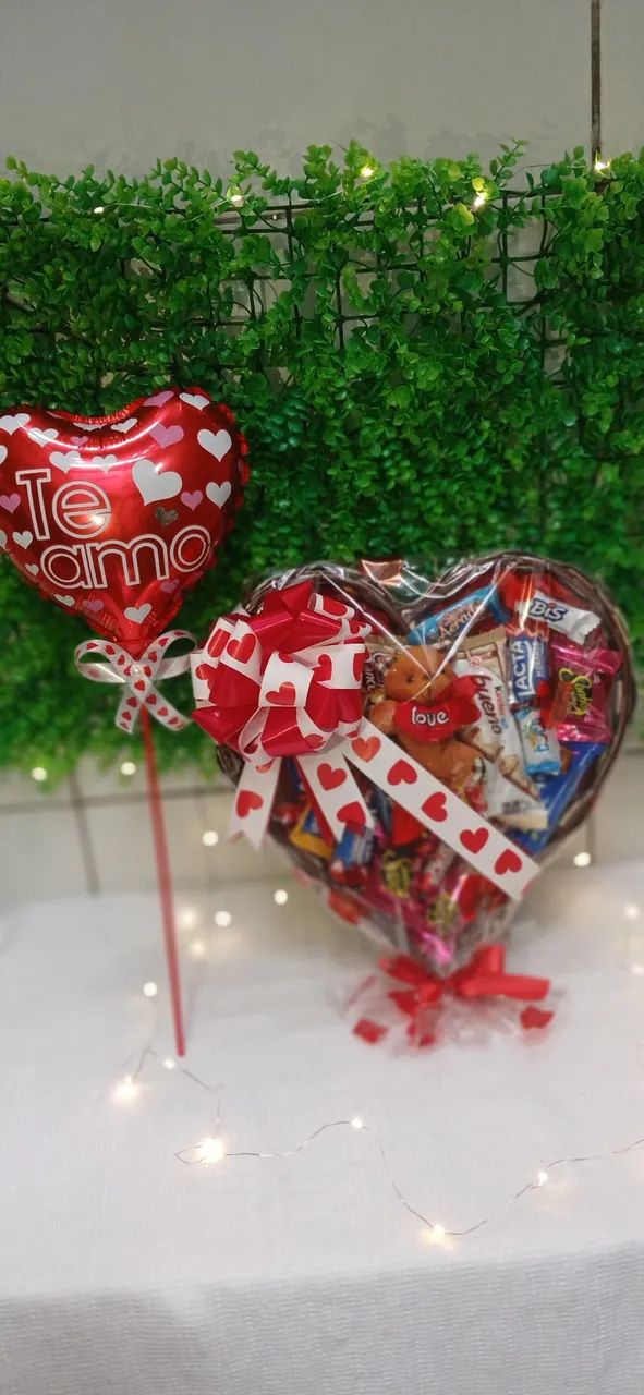 Cesta de Chocolates Com Ursinho e Balão.  - Foto 3
