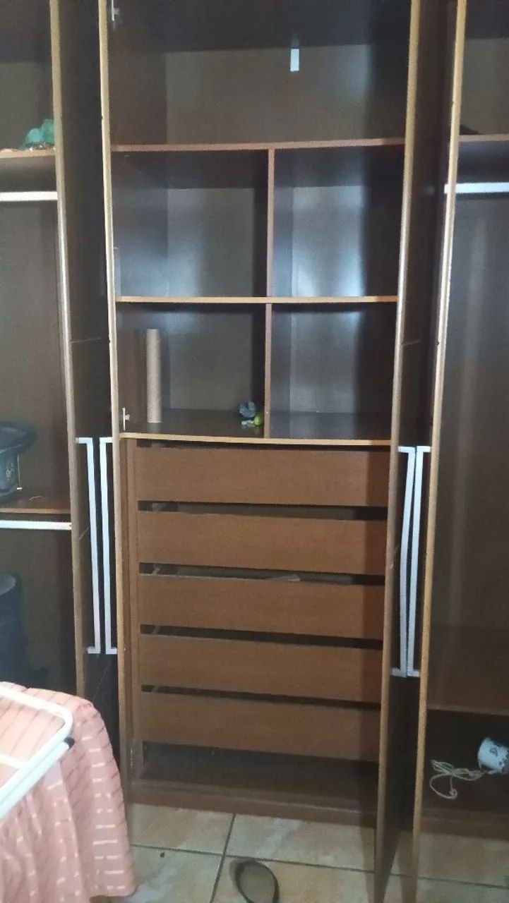 Guarda roupa 6 portas madeira maciça - Foto 2