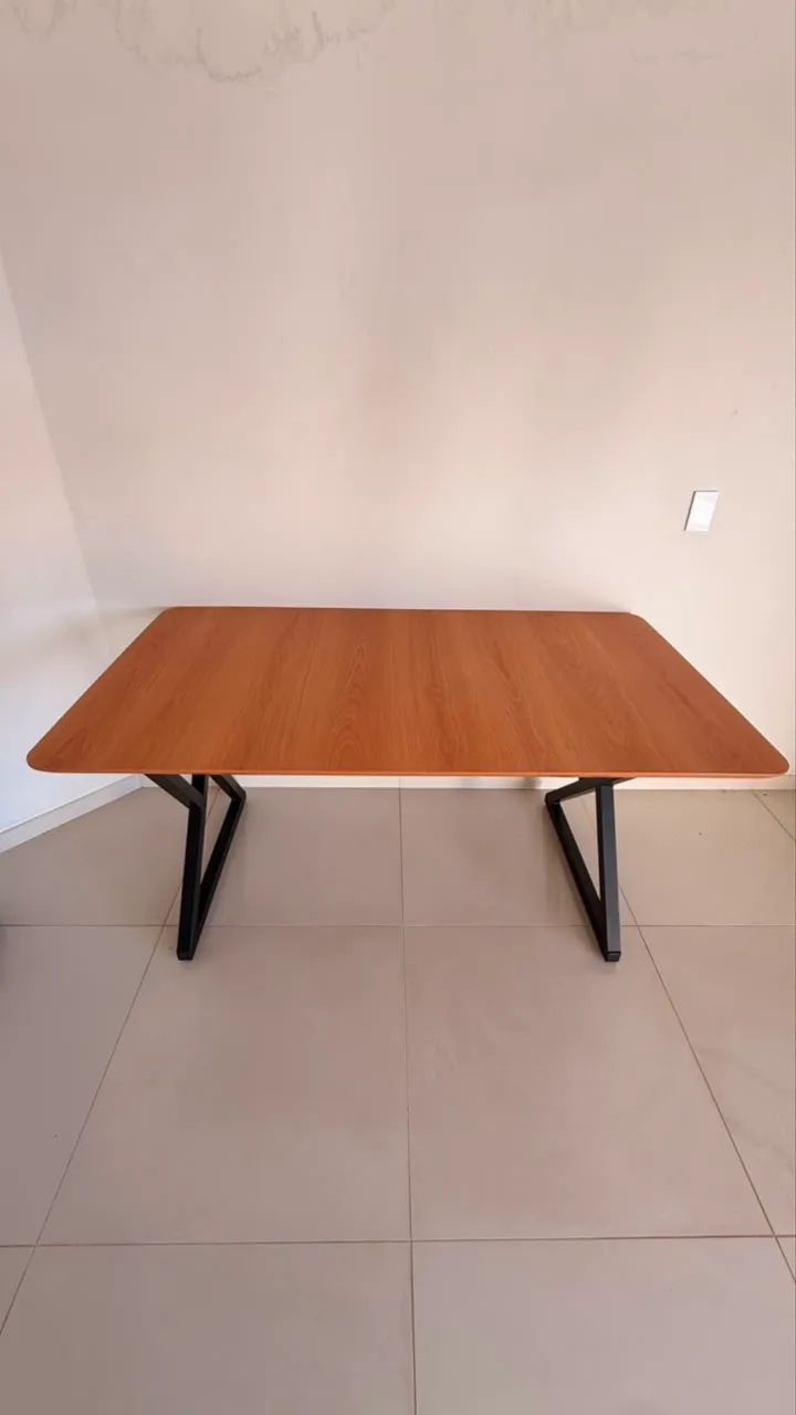 Mesa de Jantar com Design Moderno - Semi Nova - Foto 3