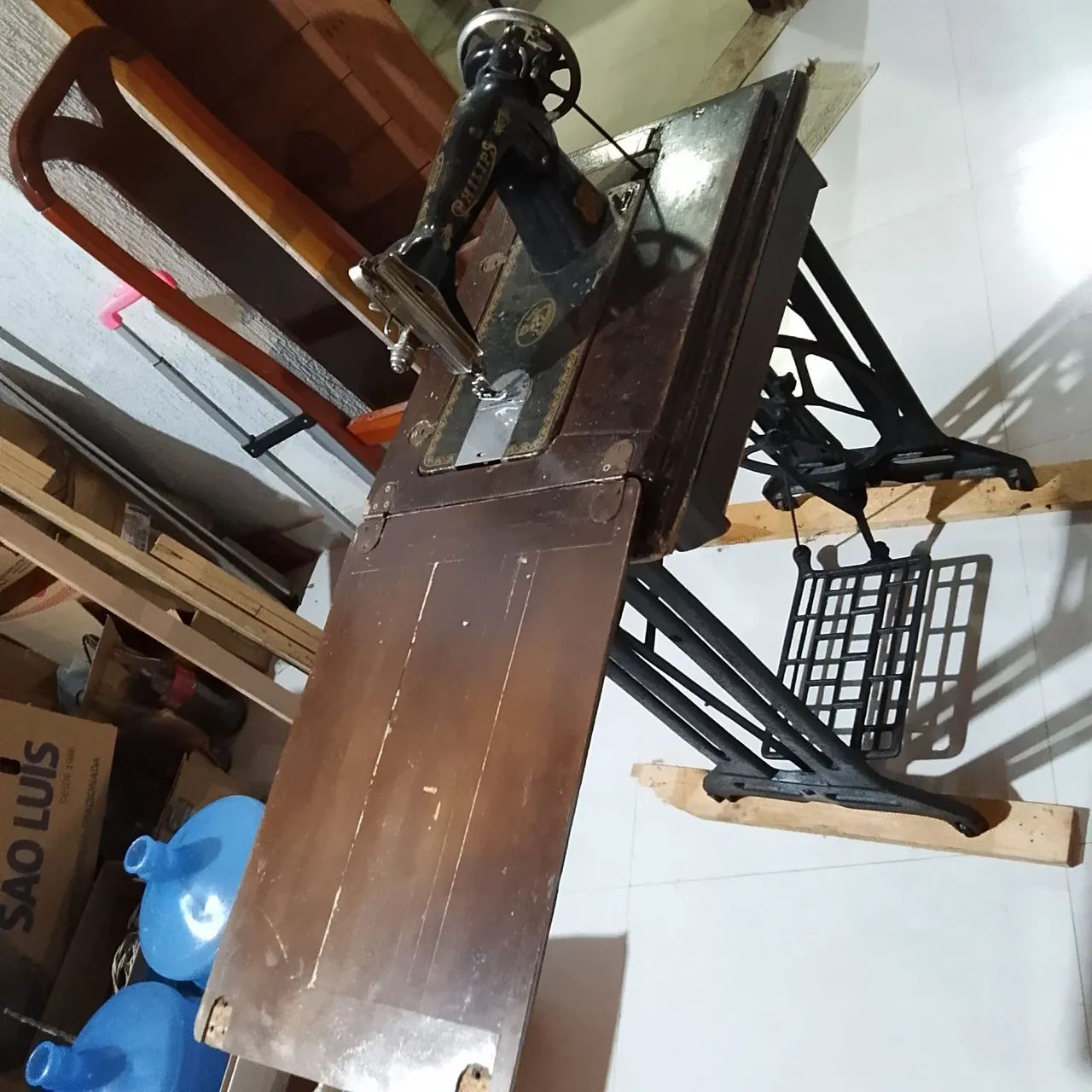 Máquina de costurar Phillips modelo antigo (funcionando perfeitamente) - Foto 4