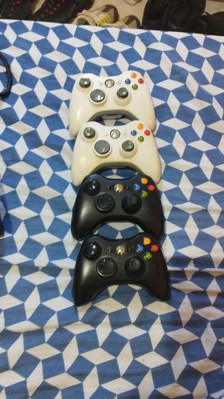 XBOX 360 + KINECT+ 4 CONTROLES - Foto 2