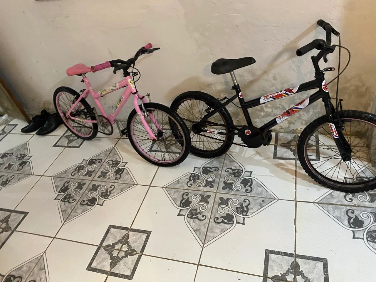 2 bifes aro 20 infantil  199. Cada uma 