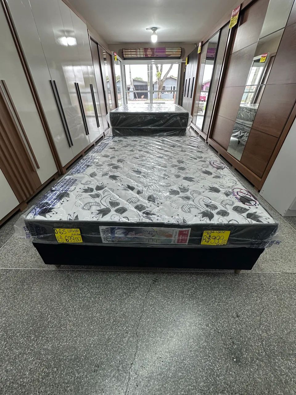 Cama box com colchão de espuma 