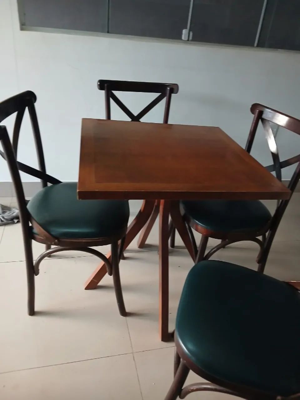 jogo de mesa de madeira com cadeiras  - Foto 4
