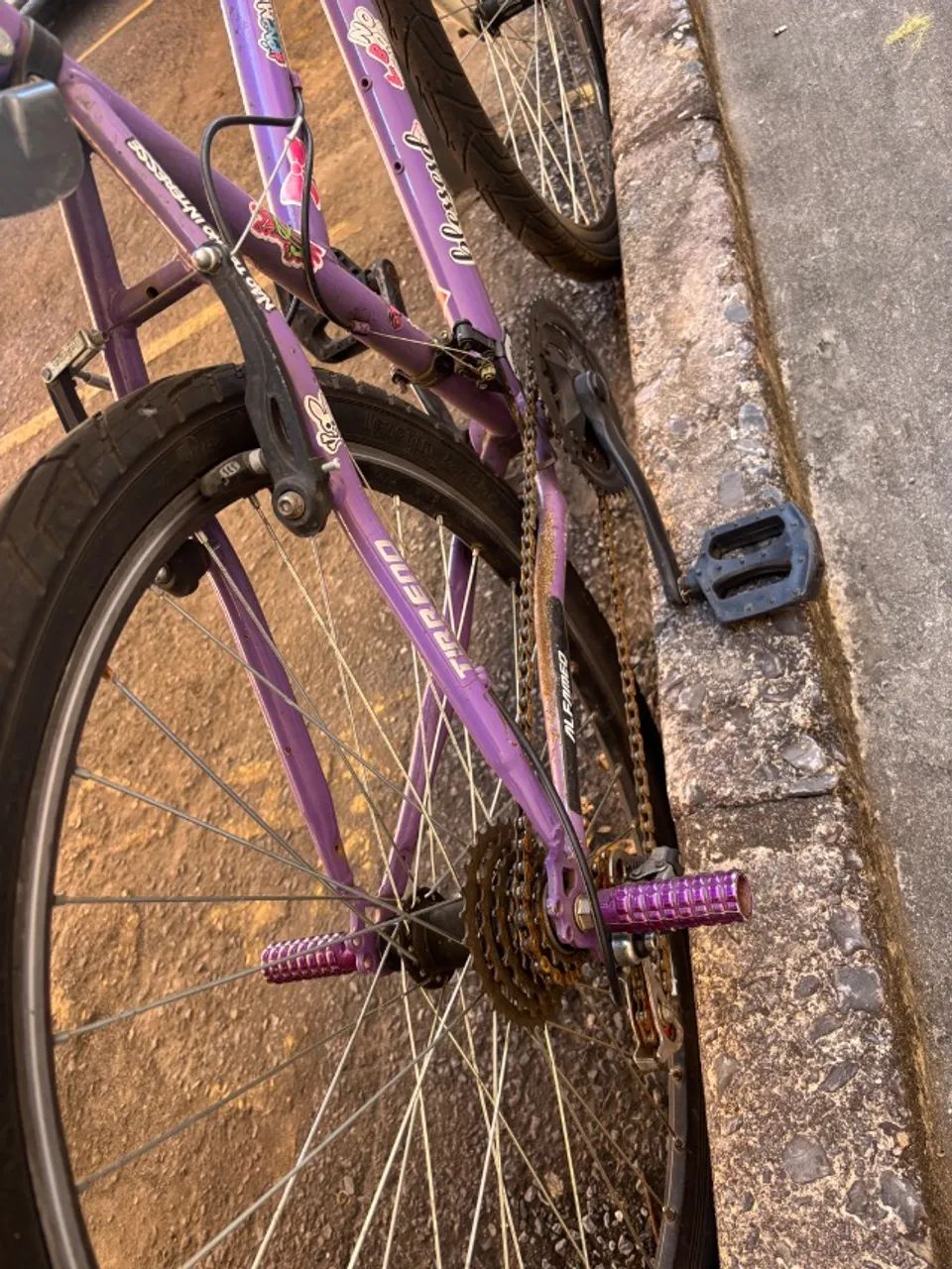 Bicicleta aro 26 em perfeito estado - Foto 5