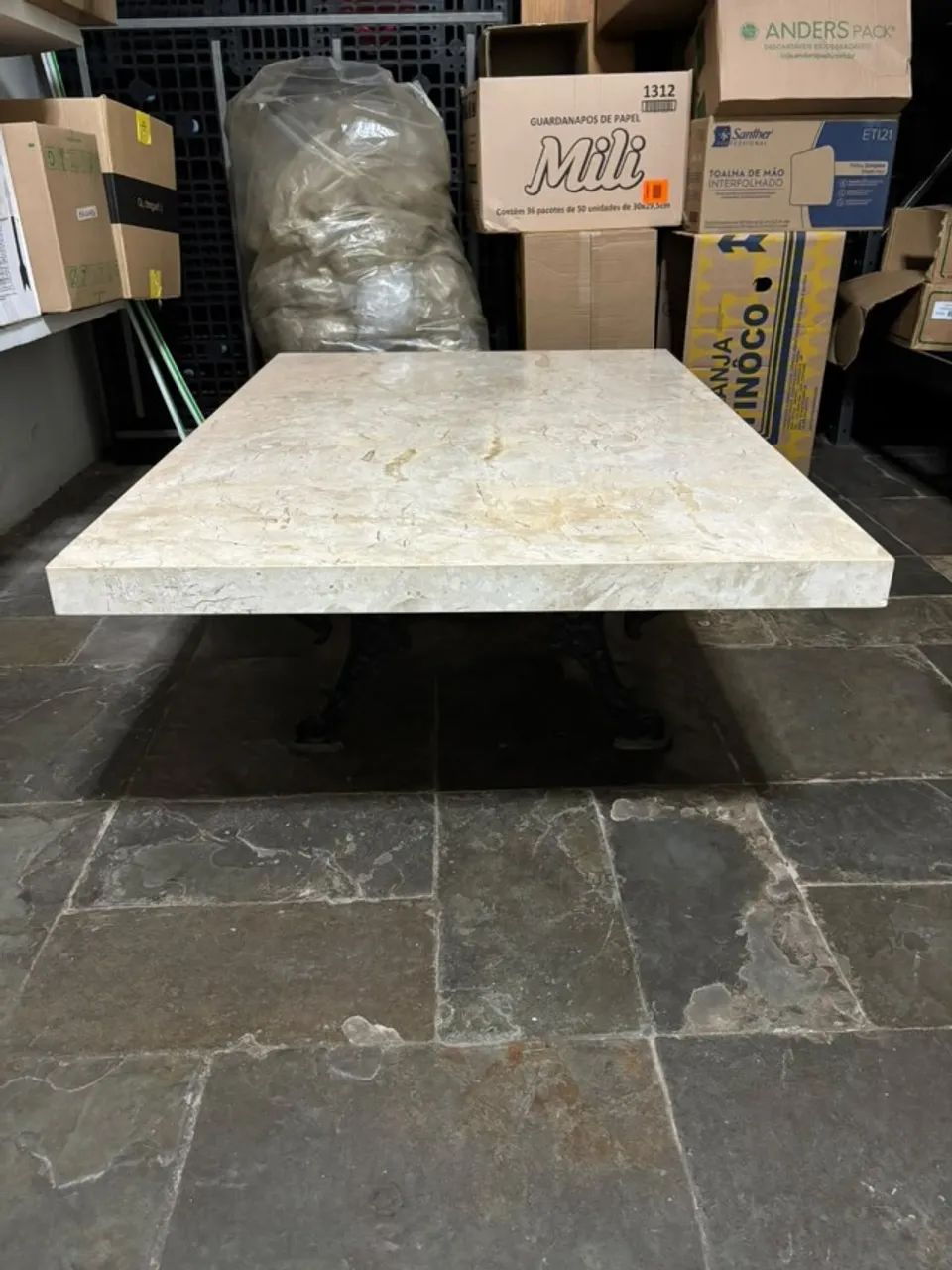 Mesa Centro de Mármore 