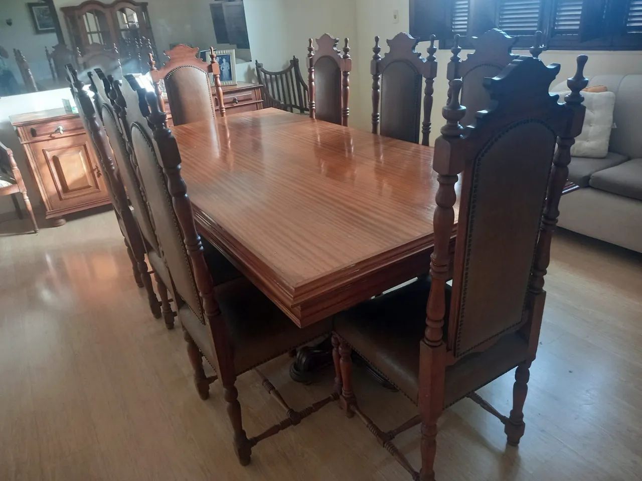 Mesa de jantar com 8 cadeiras 
