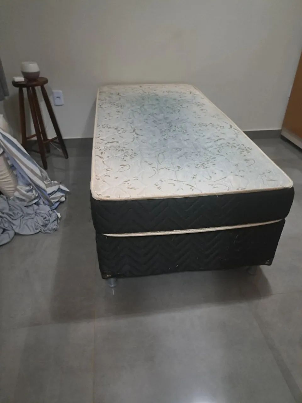 .Cama box solteiro com colchão 