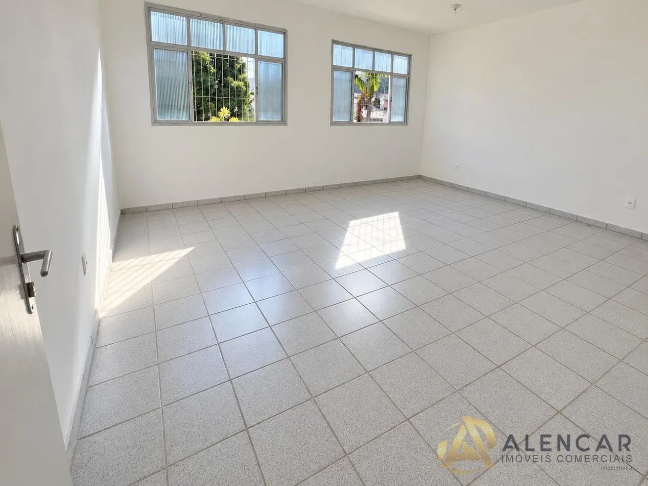 IMÓVEL COMERCIAL COM 550M² PARA LOCAÇÃO NO CENTRO DE VILA VELHA/ES - Foto 2