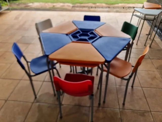 Conjunto inteligente de 6 mesas e 6 cadeiras com conexão infantil usadas - Foto 3