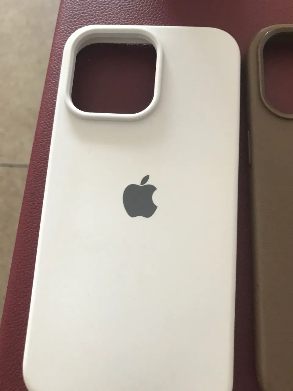 Capinha para celular 14 Pro Max e uma 17 Pro Max