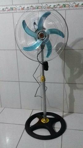 Ventilador de pé e parede