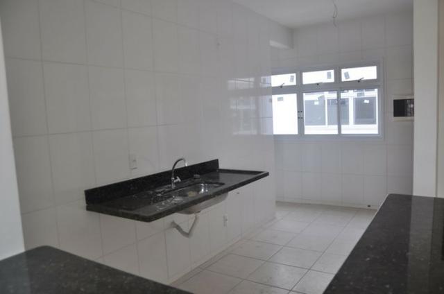 Apto c/ 3 qts/suíte, sala, cozinha, prédio c/ elevador, a 600 metros da praia. - Foto 11