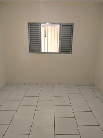 Vende-se uma casa no jardim melina região ouro verde - Foto 2