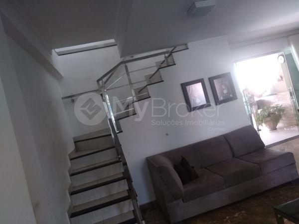 Casa sobrado com 5 quartos na Vila Santa Helena em Goiânia - Foto 5