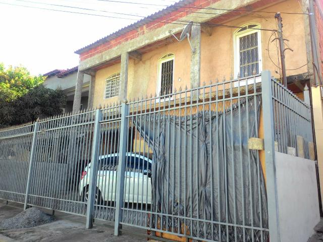 Vendo ótimo prédio com três apartamentos e uma casa de fundos - Foto 12