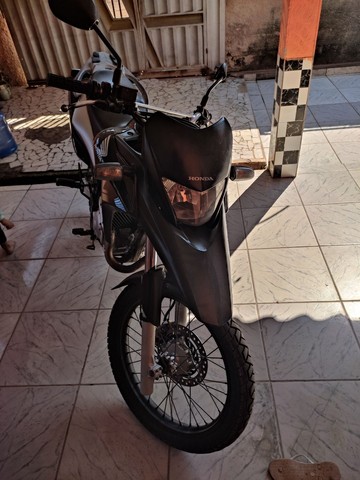 VENDE-SE UMA XRE 300