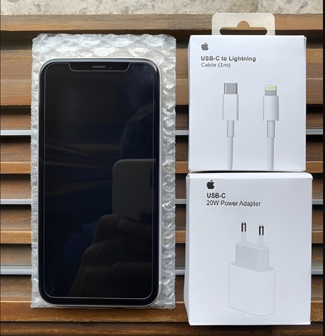 iPhone 11 de 64Gb Branco semi novo - Foto 2