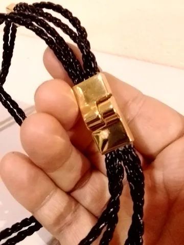 Colar chocker com 55cm novíssimo com pingentes dourados - Foto 3