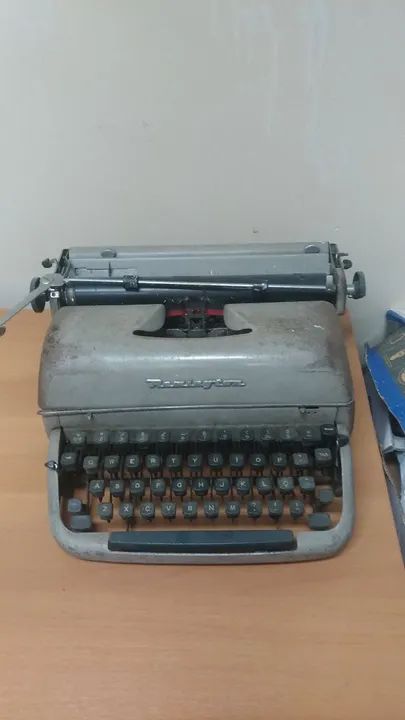 Máquina de escrever antiga - Foto 6