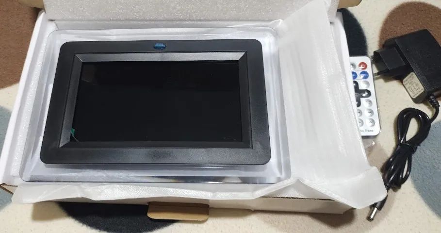 Porta Retrato Digital 7 Polegadas Lcd Relógio Mp3 Sd Usb Led Lucy - Foto 3